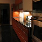 Küchenarbeitsplatte und Fußbodengestaltung aus Granit